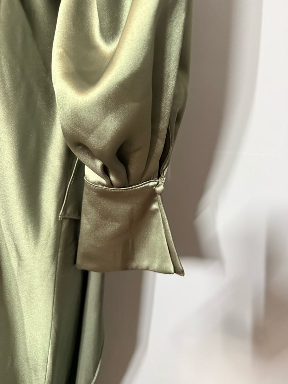 Xscape Olive Green Satin Spread Collar Long Sleeve Gown - NWT - Size 4 - Picture 13 of 14